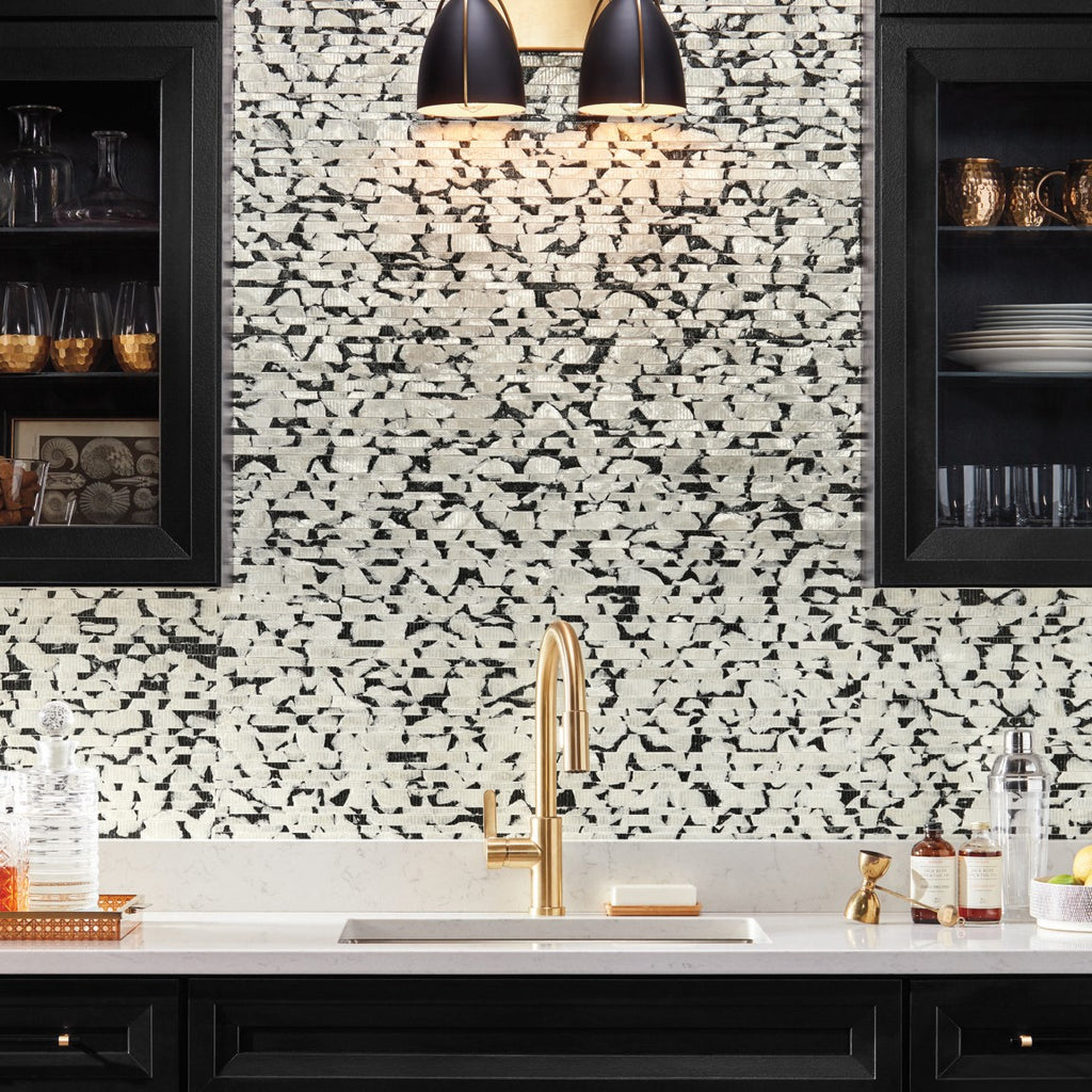 Modern kitchen with pearl textured wallpaper with vein prints
